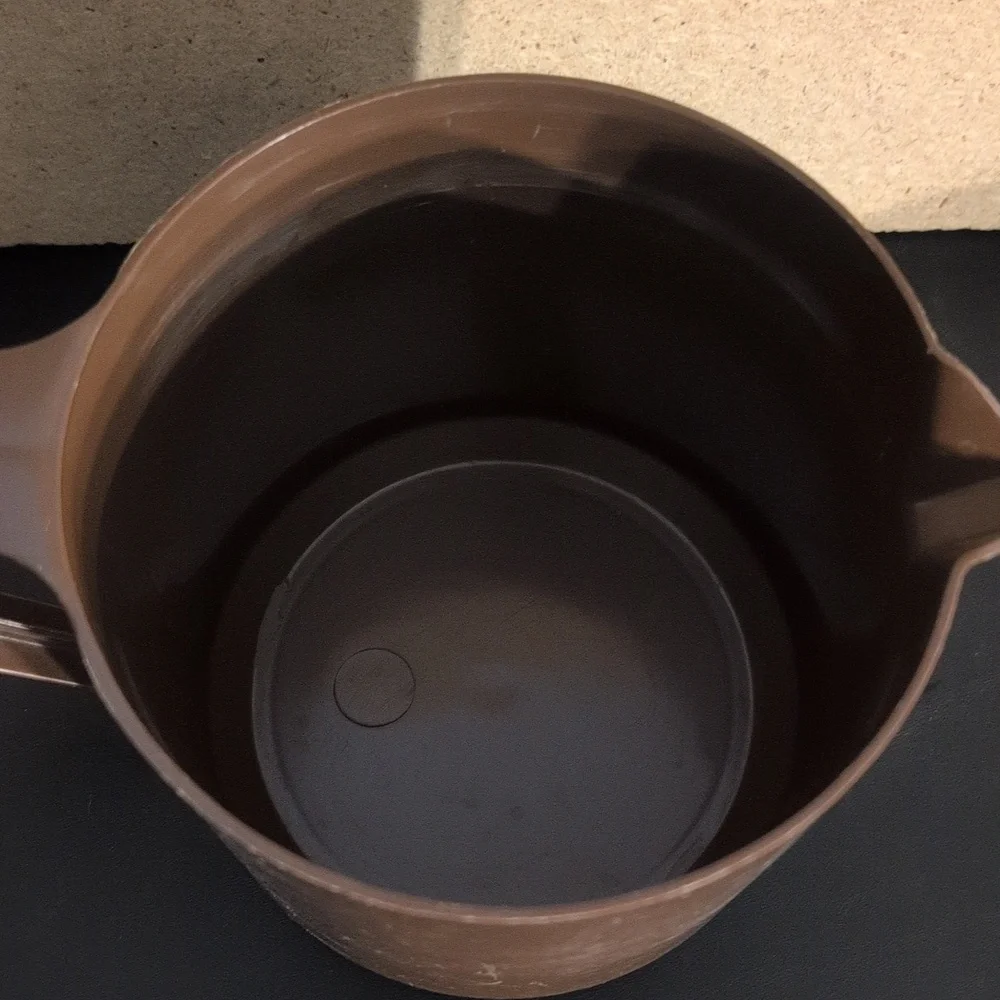 Vintage Rubbermaid 1 1/2 Quart Pitcher - Picture 8 of 11